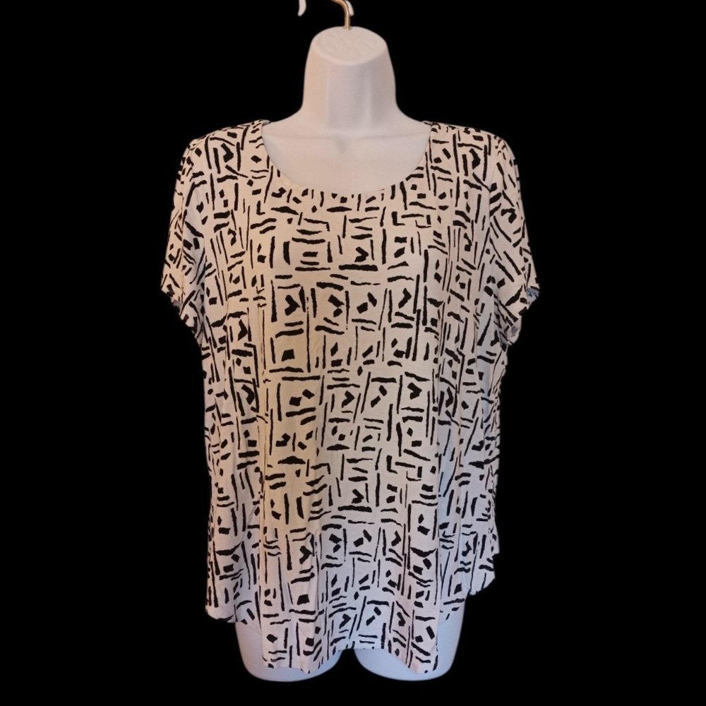 Alfani Abstract Print Black and White Women's Top Size 1X Short Sleeves